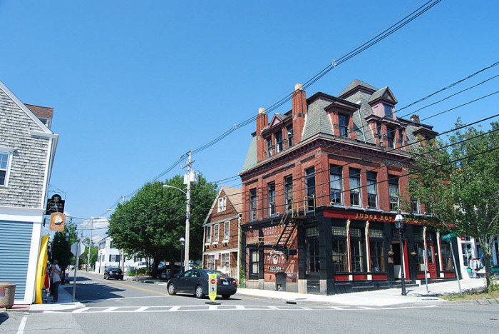 Bristol, RI - A Quaint, Historic Rhode Island Bay Town