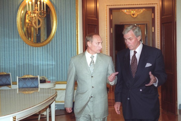 Tom Brokaw - famous people from sd