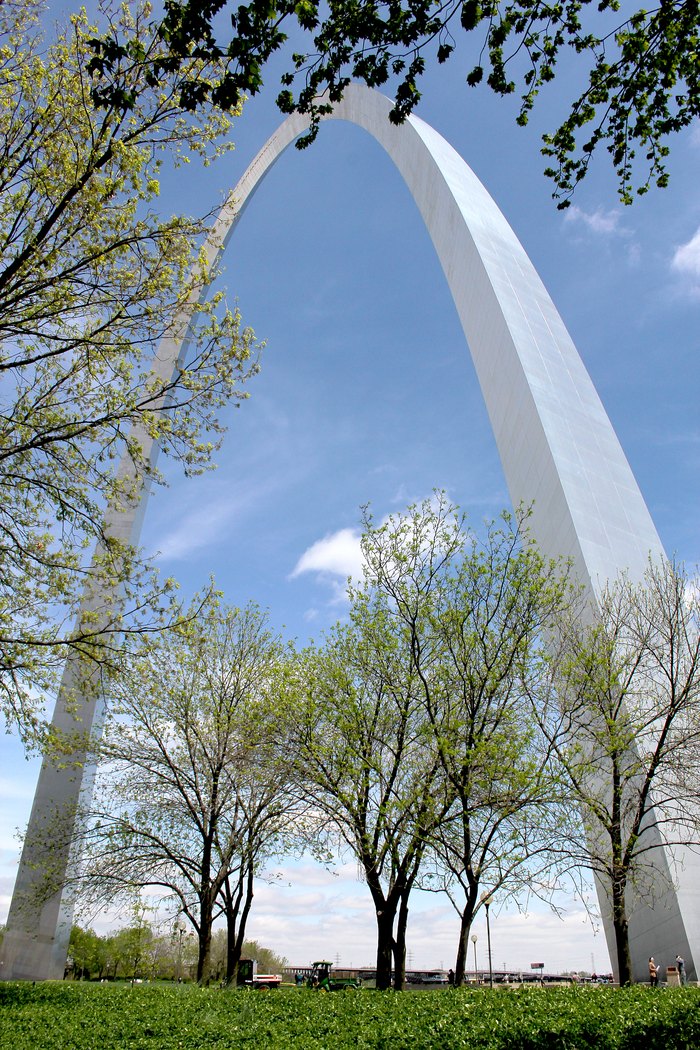 The Twisted History of the Gateway Arch, History