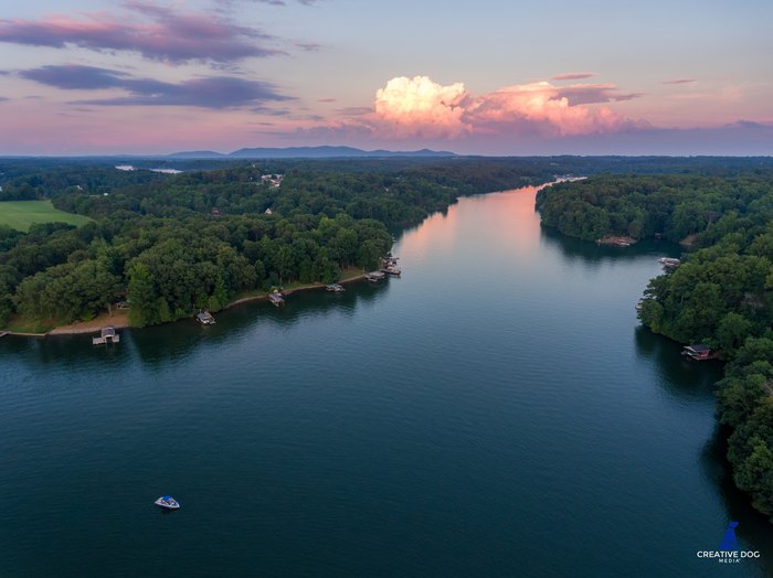 Smith Mountain Lake In Virginia Is Beautiful From Every Angle