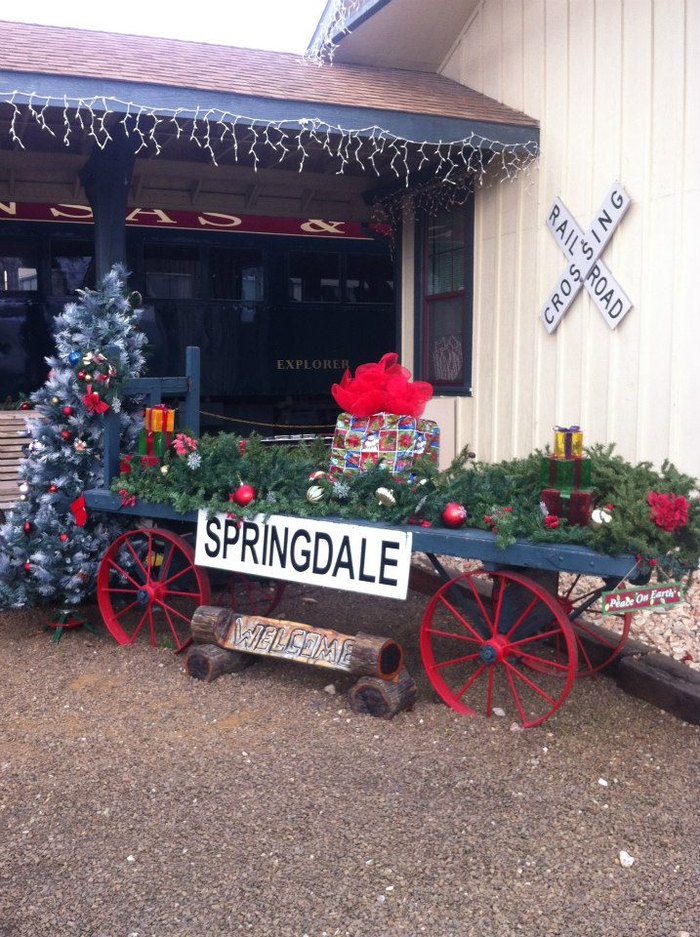 Everyone Should Take The Magical Holiday Train Ride In Arkansas