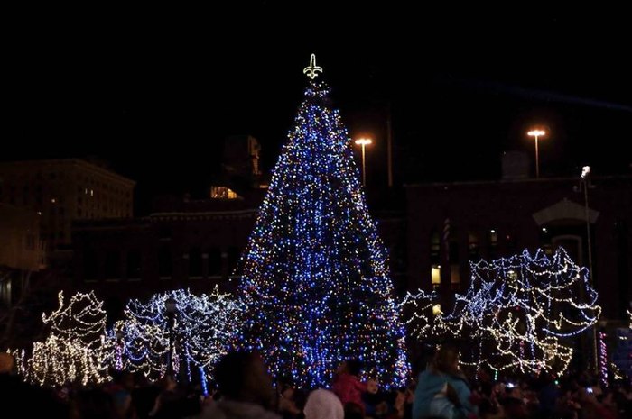 The 12 Best Christmas Towns In Kentucky