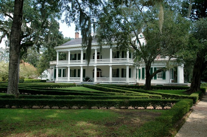 Visit St. Francisville, The Most Haunted Small Town in Louisiana