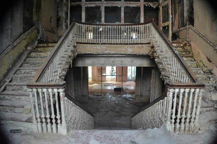 The Century-Old Mansion That's Decaying In America's Heartland