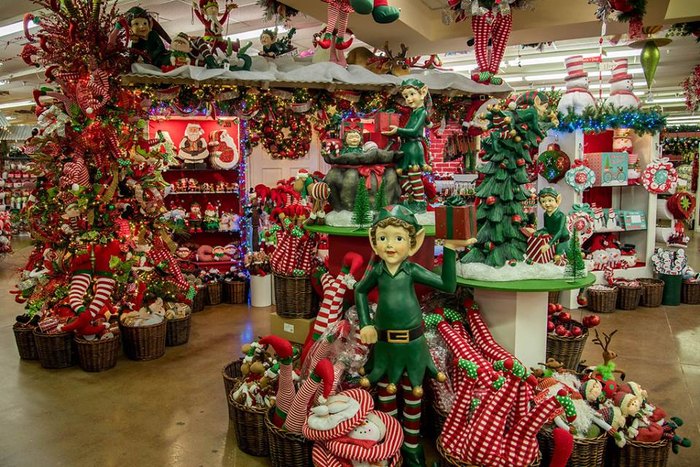 The Largest Christmas Store In Texas: Decorator's Warehouse