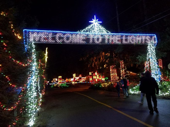 Be Dazzled By The Best Christmas Lights In Washington State