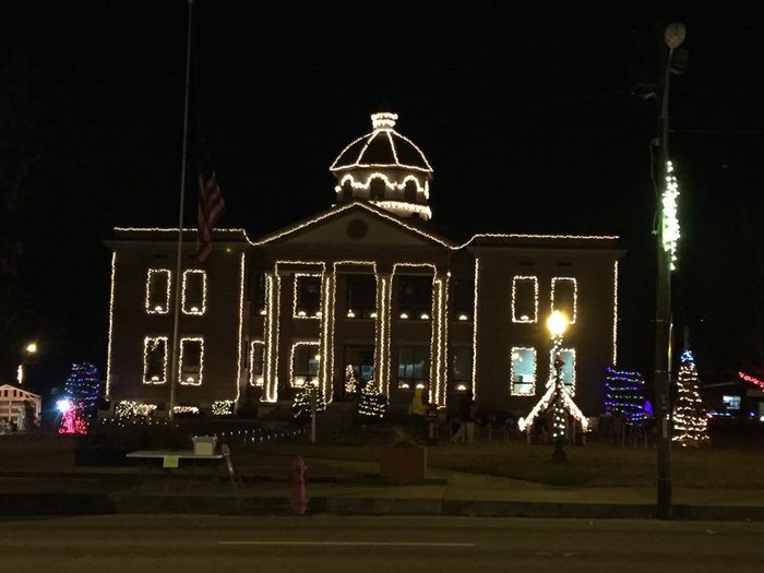 9 Main Streets In Arkansas That Are Magic During Christmastime