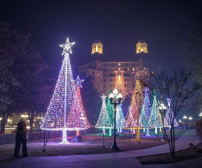 The 14 Best Christmas Towns In Arkansas