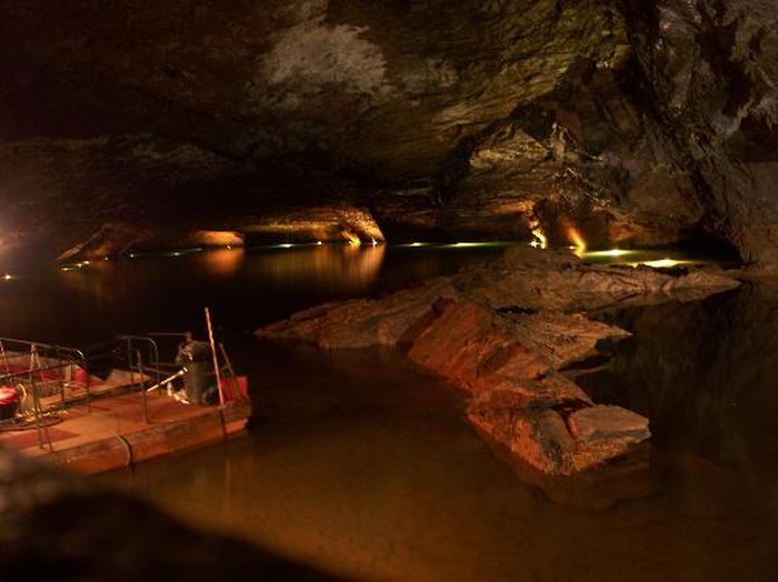 glass bottom boat cave tour tennessee