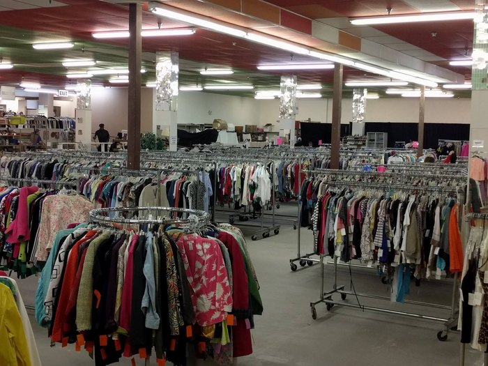 12 UNIQUE Thrift Stores in New York City to Find Hidden Gems!