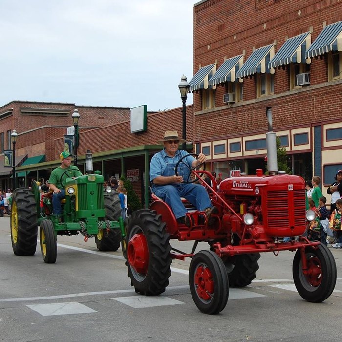 10 Small Town Missouri Festivals To Visit This Summer