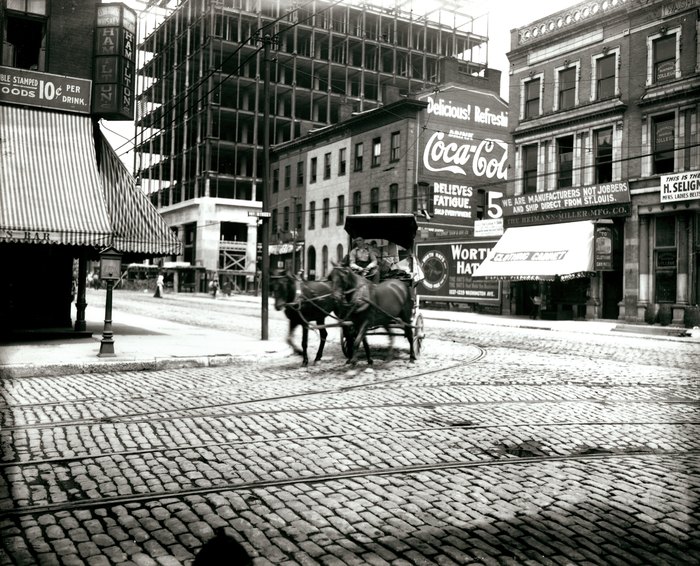 Vintage: Streets of St. Louis, Missouri (early XX Century