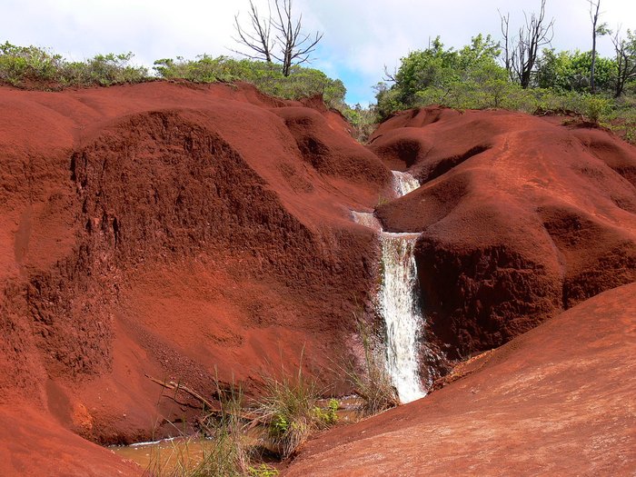retning fjer ego Kauai's Red Dirt Waterfall Will Transport You To Another World