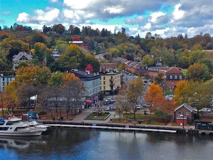 Kingston: The Charming New York Town That's Perfect During Fall