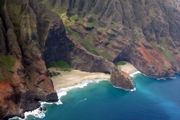 Hawaii's Honopu Beach Is The Most Beautiful Beach In America