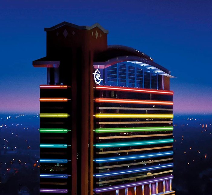 iridescence restaurant motor city casino