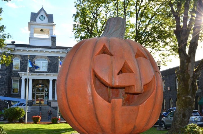 St Helens Transforms Into The Best Halloween Town In Oregon