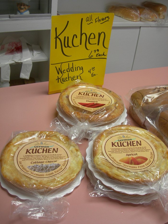 German Peach Streusel Cake | Pfirsich-Streuselkuchen