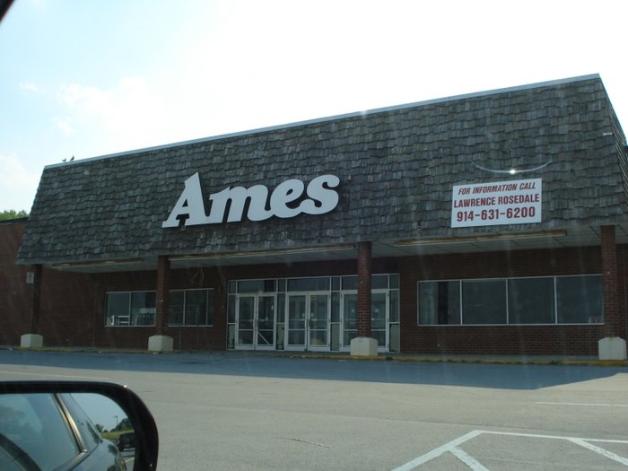 7 80s Stores That No Longer Exist In Massachusetts