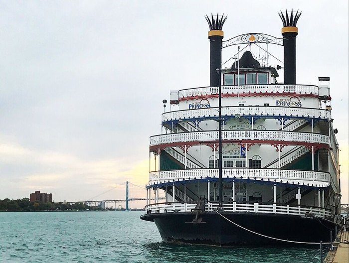 cruise ship on detroit river today