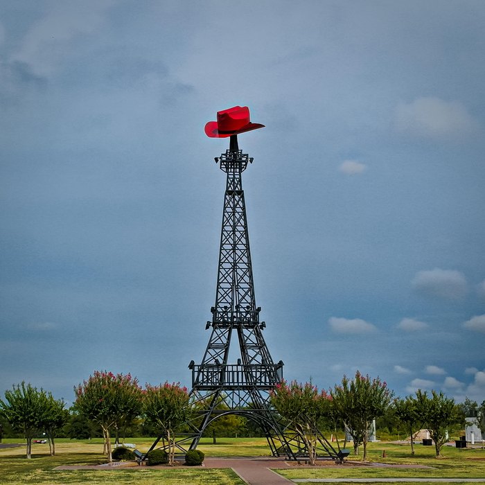 You Can Visit This Giant Eiffel Tower In Paris, Texas - Narcity