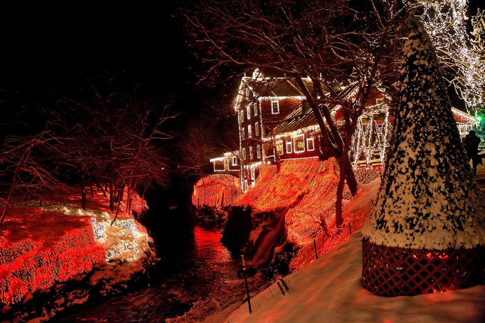 Best Christmas Light Display Near Cincinnati: Clifton Mill
