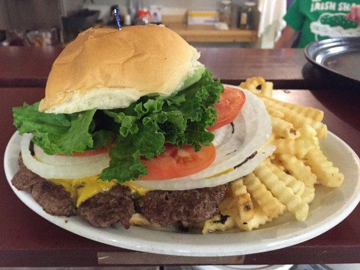 The Iowa Burger Joint In The Middle Of Nowhere That’s One Of The Best