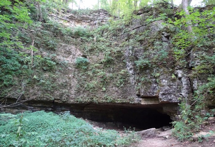 This Hiking Trail In Indiana Leads To An Abandoned Train Tunnel