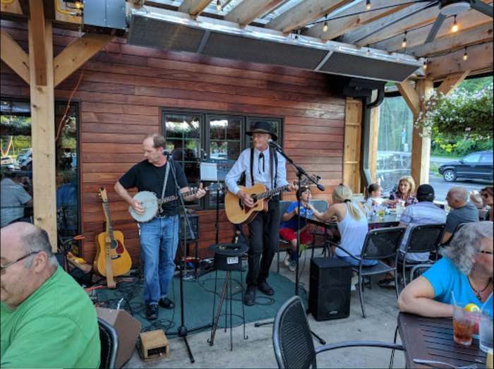 9 Live Music Restaurants In Illinois For Fun On The Weekends