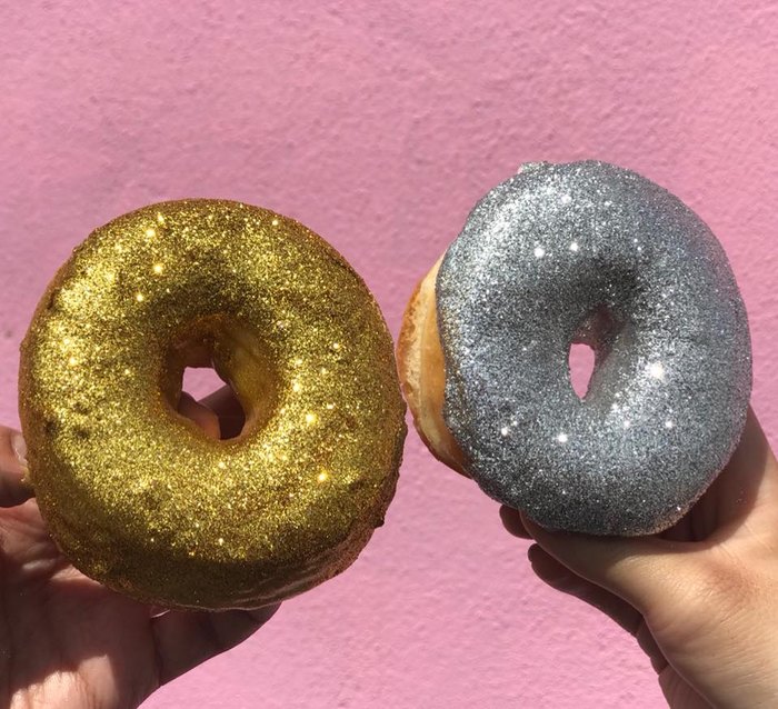 inflation Diskriminere aktivitet Donas Donut Shop In California Has Amazing Glitter Donuts