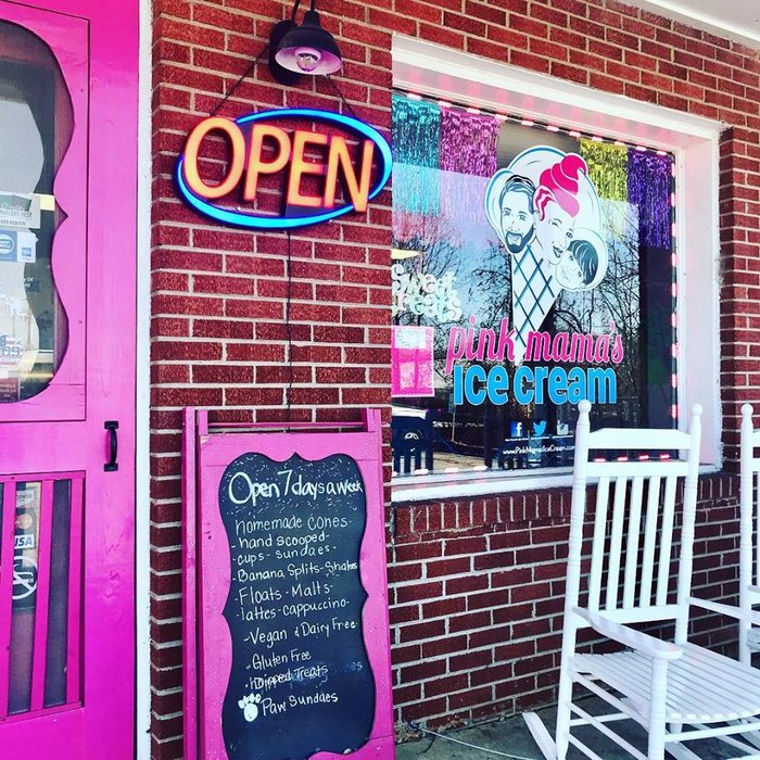 Pink Mama's Ice Cream In South Carolina Serves Huge Portions You'll Love
