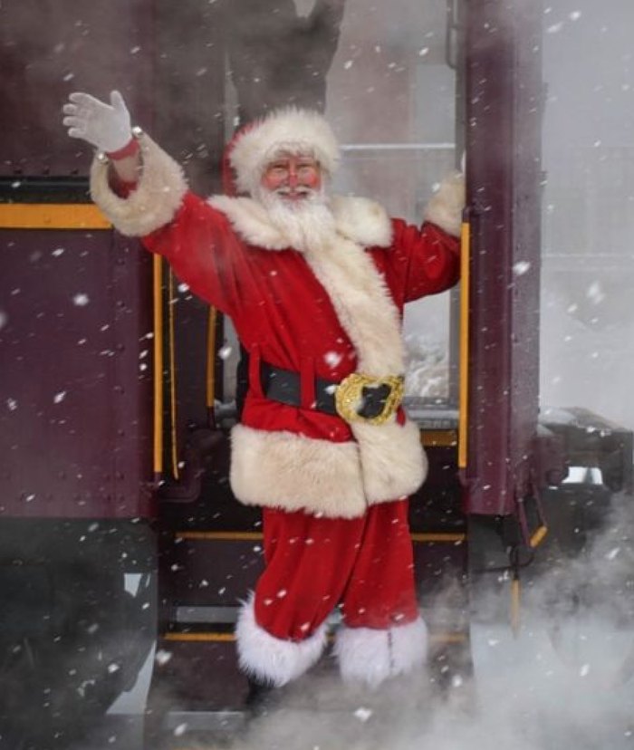 New Hope's North Pole Express Is A Magical Christmas Train Ride In PA