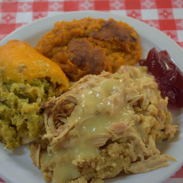 Matthews Cafeteria In Georgia Serves The Best Homestyle Meals