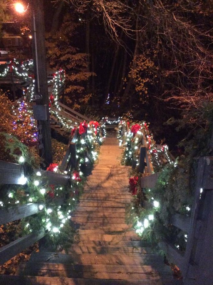 A Chagrin Falls Christmas On This Sweet Street Can't Be Beat