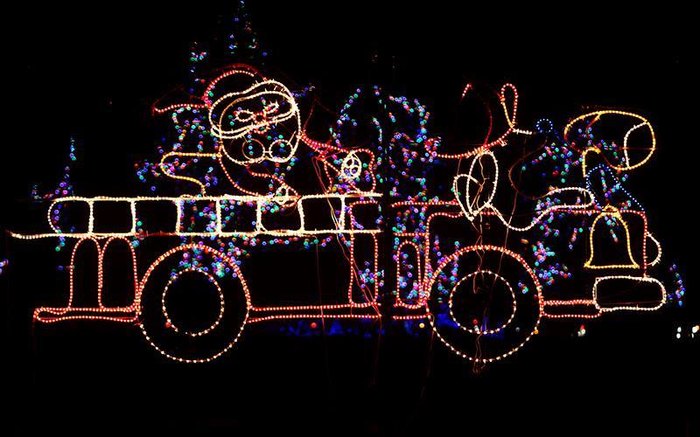 Oshkosh's Celebration Of Lights Is Best Drive-Through Holiday Light ...