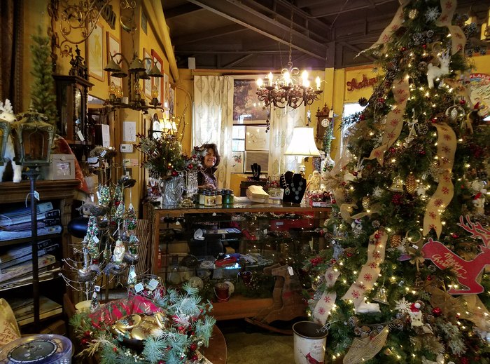 Cedar Station Antiques In Southern California Is A Delightful Shop