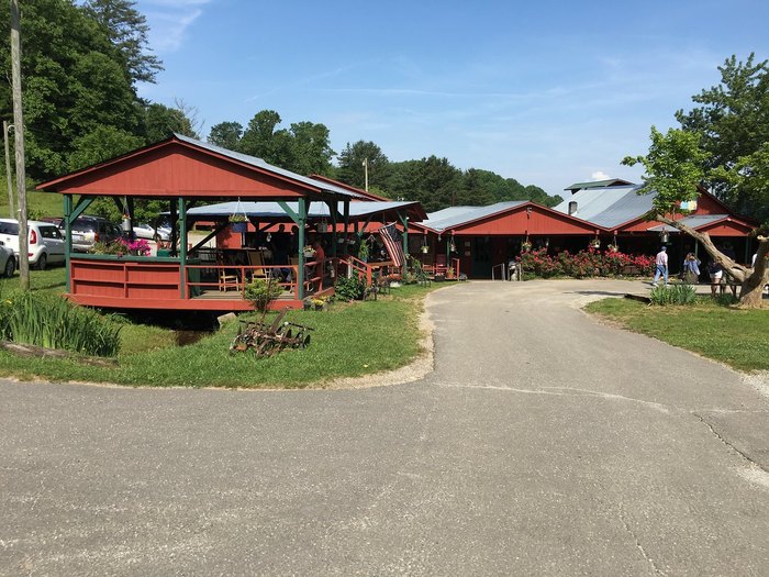 9 Of The Best Country Restaurants In North Carolina   Approaching The Restaurant1 