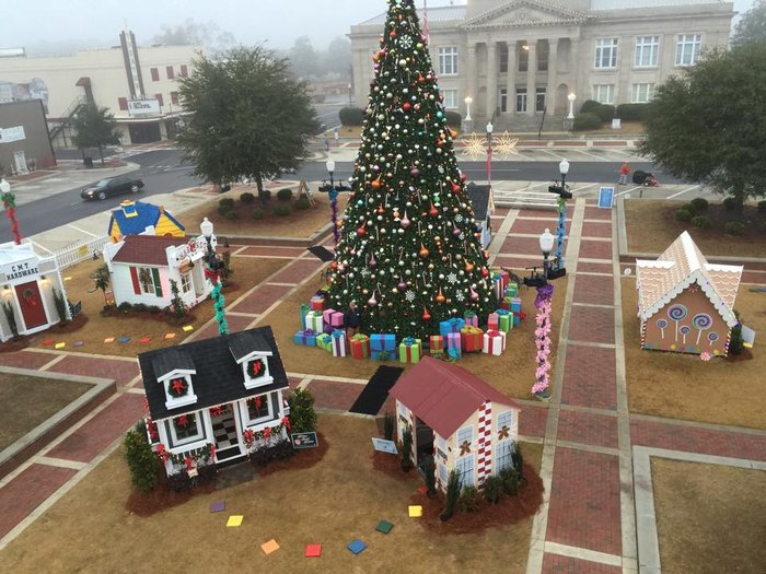 Candyland Alabama Is The Best Holiday Attraction In The State