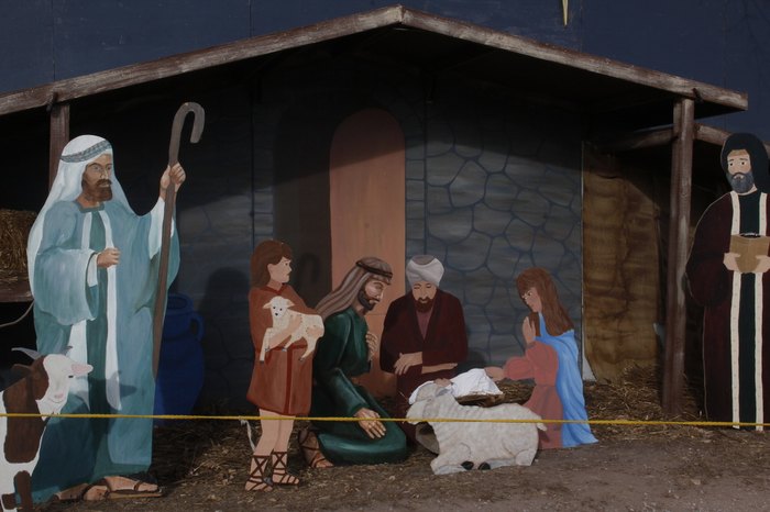The Hemingford Christmas Diorama Is The Most Unique Holiday Tradition ...