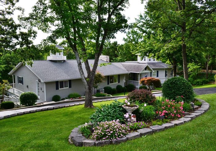 Anchor Inn On The Lake Bed & Breakfast Is An Enchanting Lakefront B&B ...