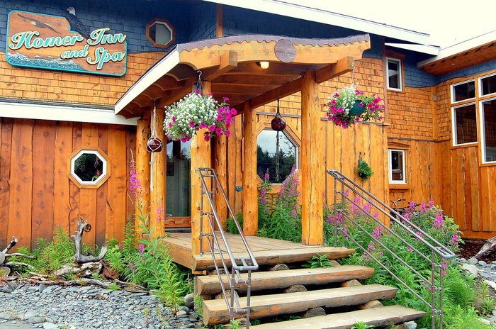 We Can't Stay Away From These 6 Cozy Retreats In Alaska