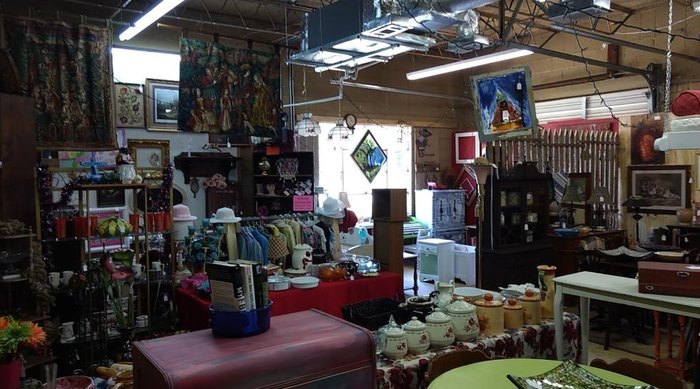 The Mississippi Road Trip That Leads To The State's Best Thrift Stores