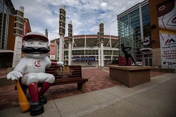 Photo op with Mr. Redlegs > City of Covington, KY