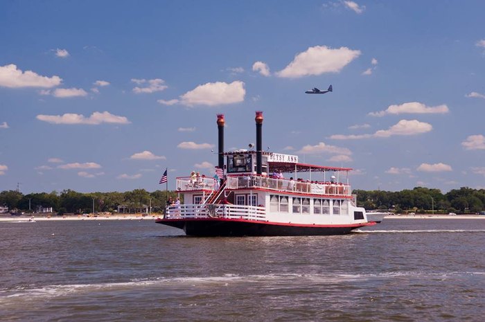 paddle boat dinner cruise biloxi