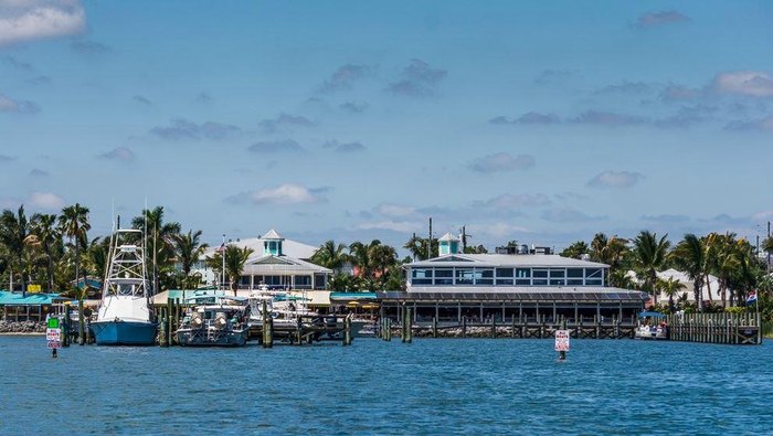 Secluded Waterfront Restaurant In Florida: Capt Hiram's Resort