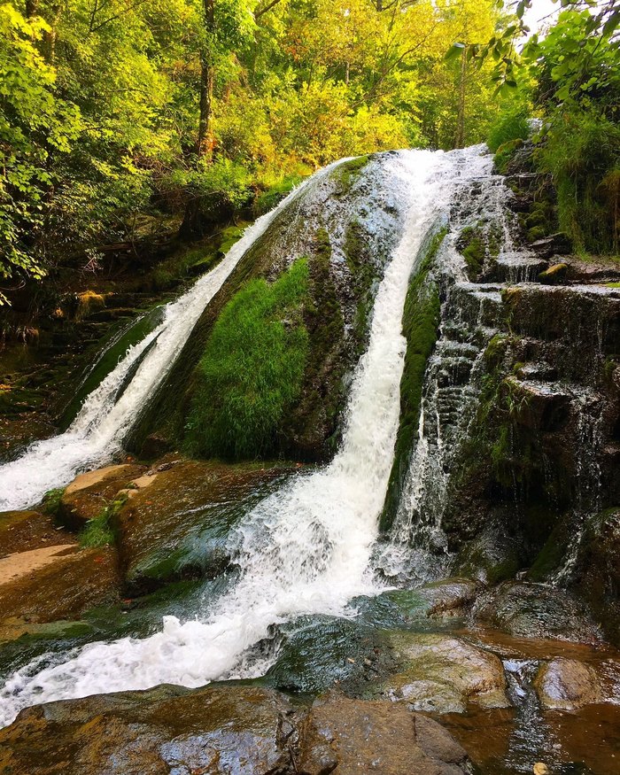Roaring Run Falls Is A Picturesque, 2-Mile Trail In Virginia