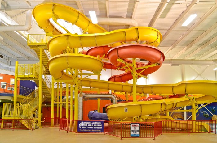 hotels in minot nd with water park
