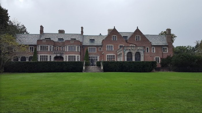 Schweppes Mansion In Lake Forest, Illinois Is A Haunted Mansion