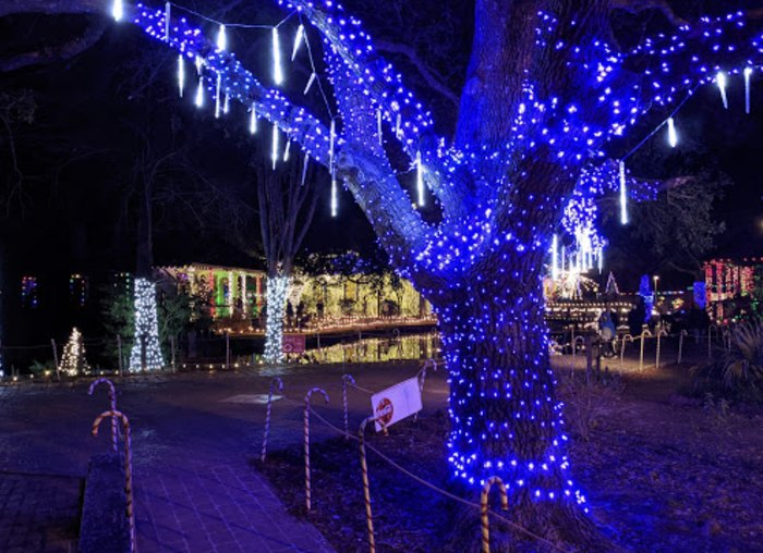 Visit The 8 Best Christmas Lights Displays In Louisiana