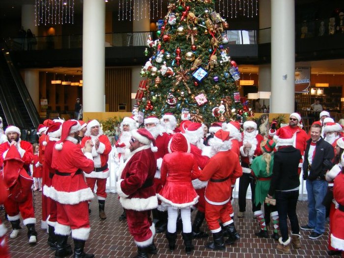 Join Hundreds Of Santas At SantaCon in Cincinnati